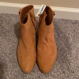 NWT ANKLE BOOTS
